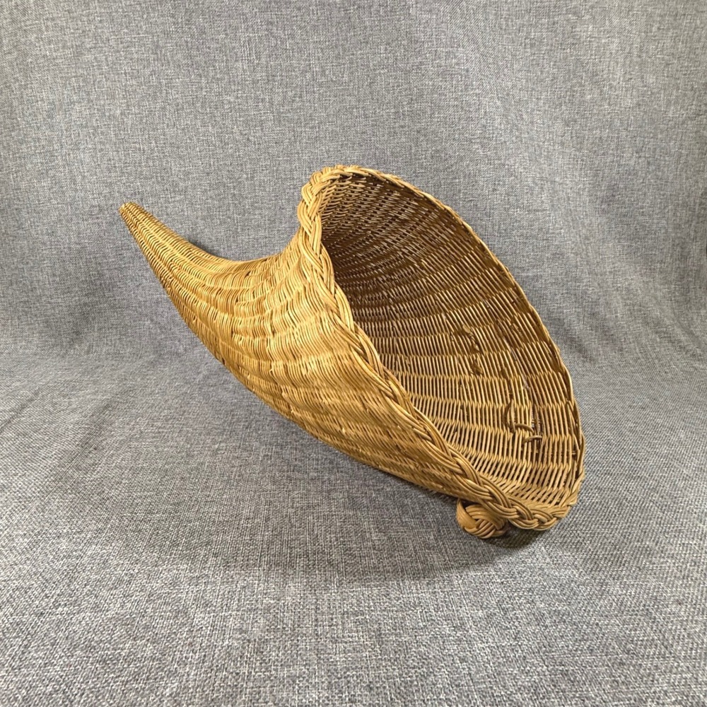 VTG Wicker Cornucopia Basket Thanksgiving Harvest Centerpiece 22" Horn of Plenty